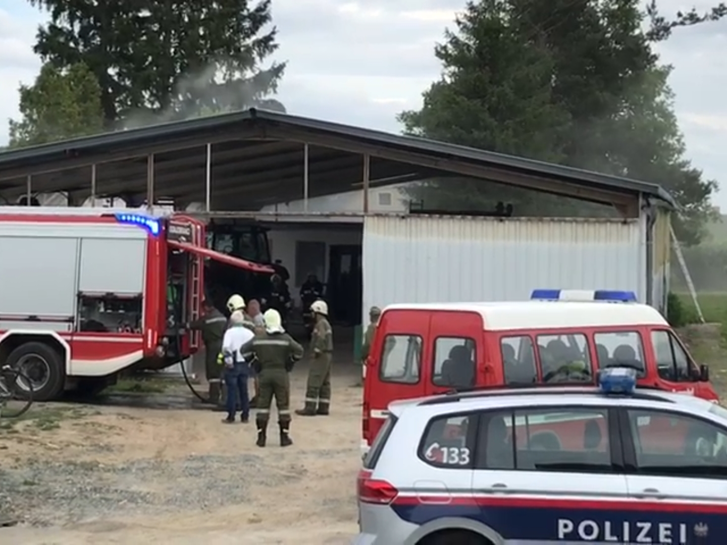 Gebäudebrand Sportplatz